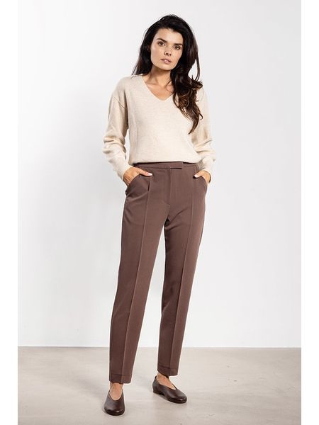 Awama Spodnie w kolorze brązowym rozmiar: L. Brązowe spodnie materiałowe Awama, bez wzorów, z materiału. Za 158.47 zł.