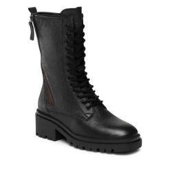 Kozaki Lasocki. Czarne kozaki Lasocki, bez wzorów, bez obcasa, na płaskiej podeszwie, bez zapięcia. Za 329.99 zł.