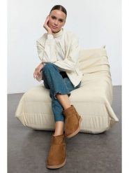 Trendyol Botki w kolorze jasnobrązowym rozmiar: 40. Brązowe botki Trendyol, bez wzorów, z materiału, bez obcasa, bez zapięcia. Za 104.64 zł.