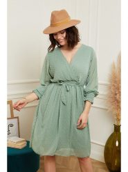 Curvy Lady Sukienka w kolorze jasnozielonym rozmiar: 40/42. Zielone sukienki Curvy Lady, na co dzień, bez wzorów, z tkaniny, klasyczne, bez kołnierzyka, bez ramiączek, mini, proste. Za 123.25 zł.