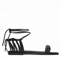 Sandały Patrizia Pepe. Czarne sandały Patrizia Pepe, bez wzorów, bez obcasa, na płaskiej podeszwie, bez zapięcia. Za 919.99 zł.