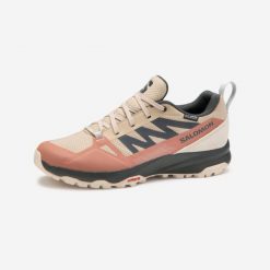 Buty turystyczne damskie Salomon Saliba. Szare buty trekkingowe Salomon, bez zapięcia. W wyprzedaży za 369.99 zł.