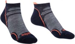 BRIDGEDALE Skarpety damskie ULTRALIGHT T2 MERINO PERFORMANCE LOW navy candy-S. Niebieskie skarpetki Bridgedale, bez wzorów, z elastanu. Za 68.15 zł.
