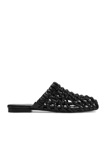 Badura Klapki EO-AMANDA-LT243-12 Czarny. Czarne klapki Badura, bez wzorów, ze skóry, bez obcasa, bez zapięcia. Za 299.99 zł.