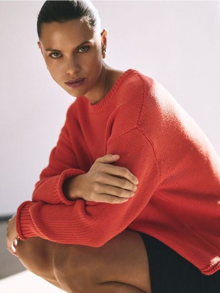 Sweter oversize - pomarańczowy. Brązowe swetry Reserved, l, bez wzorów, z bawełny, bez ramiączek. Za 139.99 zł.