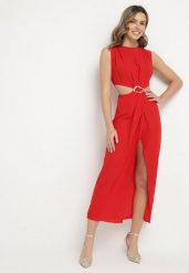 Czerwona Sukienka Rozkloszowana z Wycięciami w Talii z Metaliczną Ozdobą Galetia. Czerwone sukienki Born2be, l, z aplikacjami, eleganckie, bez kołnierzyka, bez ramiączek, maxi, rozkloszowane. W wyprzedaży za 93.49 zł.