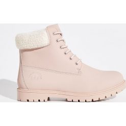 Buty trekkingowe - Różowy. Buty trekkingowe marki Sinsay. W wyprzedaży za 69.99 zł.