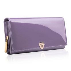 Portfel damski BETLEWSKI fioletowy BPD-VS-106 FIOLET. Fioletowe portfele Betlewski, bez wzorów, z lakierowanej skóry. Za 169.00 zł.