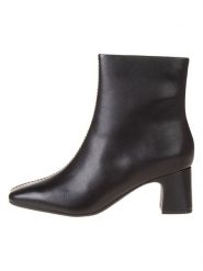 Clarks Skórzane botki "Fernie" w kolorze czarnym rozmiar: 39,5. Czarne botki Clarks, bez wzorów, ze skóry, eleganckie, bez obcasa, bez zapięcia. Za 304.95 zł.