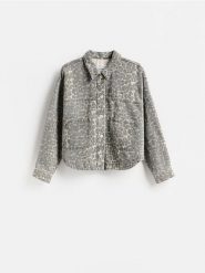 Jeansowa kurtka w panterkę - wielobarwny. Kurtki Reserved, l, bez wzorów, z bawełny, bez kaptura. Za 199.99 zł.