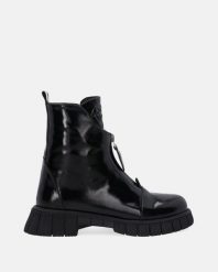 LAKIEROWANE CZARNE WORKERY G002612 14 BLACK. Czarne botki Venezia, bez wzorów, z lakierowanej skóry, bez obcasa, bez zapięcia. Za 339.00 zł.