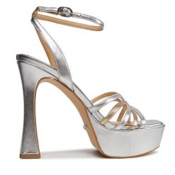 Sandały Guess. Szare sandały Guess, z aplikacjami, bez obcasa, na słupku, bez zapięcia. Za 519.99 zł.