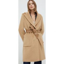 Twinset płaszcz wełniany kolor beżowy przejściowy. Brązowe płaszcze Twinset, bez wzorów, z wełny, klasyczne, bez kaptura. Za 1,719.90 zł.