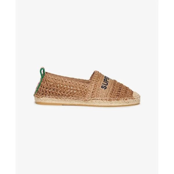 Sandały espadryle z haftowanego rafii dla kobiet Superdry. Brązowe sandały Superdry, bez wzorów, z materiału, klasyczne, bez obcasa, bez zapięcia. Za 278.55 zł.