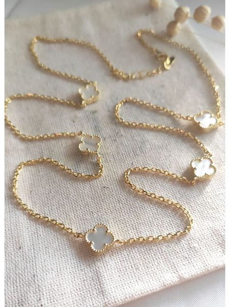 Miu Silver Pozłacany naszyjnik z elementami ozdobnymi - dł. 60 cm rozmiar: onesize. Białe naszyjniki Miu Silver, z materiału, pozłacane. Za 217.99 zł.