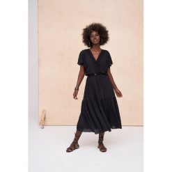 Sukienka Elgona BS Czarny. Czarne sukienki blue shadow, na plażę, bez wzorów, z koronki, bez kołnierzyka, bez ramiączek, maxi, dopasowane. Za 349.90 zł.
