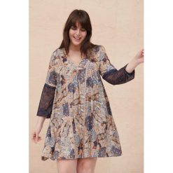 Sukienka/Tunika Jiina Plus Size Mozaika Jeans. Brązowe sukienki blue shadow, plus size, z aplikacjami, z bawełny, boho, bez kołnierzyka, plus size, bez ramiączek, trapezowe. W wyprzedaży za 154.95 zł.