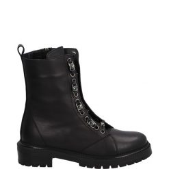 CZARNE BOTKI Z OZDOBĄ 1024-156 BLACK. Czarne botki Venezia, z aplikacjami, ze skóry, bez obcasa, bez zapięcia. Za 329.00 zł.