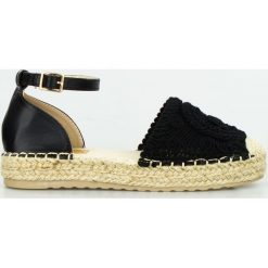 Espadryle sandały na plecionej platformie czarne-37. Czarne sandały Inna, z aplikacjami, bez obcasa, na platformie, bez zapięcia. Za 109.99 zł.