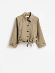 Krótki płaszcz - beżowy. Brązowe płaszcze Reserved, l, bez wzorów, z tkaniny, bez kaptura. Za 259.99 zł.