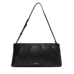 Torebka Calvin Klein. Czarne torebki klasyczne Calvin Klein, bez wzorów, klasyczne, bez dodatków. Za 379.99 zł.