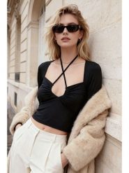 Trendyol Top w kolorze czarnym rozmiar: XS. Czarne topy Trendyol, xs, bez wzorów, bez kołnierzyka, bez ramiączek. Za 52.99 zł.