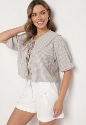 Beżowa Bluzka z Wiskozą w Kratę z Wiązaniem Radellis. Brązowe bluzki Born2be, bez wzorów, z jeansu, eleganckie, bez kołnierzyka, bez ramiączek. Za 109.99 zł.