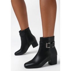 Czarne Botki Celata. Czarne botki Born2be, z aplikacjami, eleganckie, za kostkę, bez obcasa, na obcasie, bez zapięcia. W wyprzedaży za 118.99 zł.