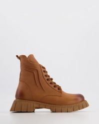 SKÓRZANE BOTKI 017912002D TAN. Botki Venezia, bez wzorów, ze skóry, bez obcasa, bez zapięcia. Za 239.00 zł.