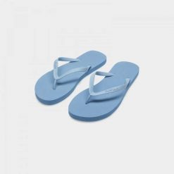 Japonki damskie na plażę Outhorn OTHWSS24FFLIF160. Niebieskie japonki Outhorn, bez wzorów, z gumy, klasyczne. Za 29.99 zł.