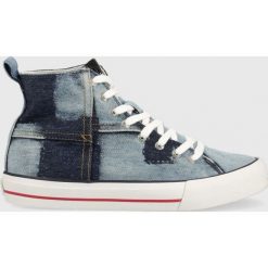 Desigual trampki TRAVEL PATCH damskie. Niebieskie trampki Desigual, bez wzorów, z gumy, bez zapięcia. Za 549.99 zł.
