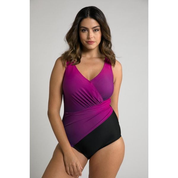 Damski Cieniowany kostium kąpielowy usztywniane miseczki faktura drapowanie. Czerwone stroje jednoczęściowe Ulla Popken, bez wzorów, z elastanu, sportowe. Za 294.99 zł.