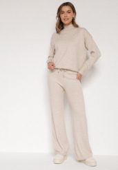 Jasnobeżowy Klasyczny Dzianinowy Komplet z Wiskozą Szerokie Spodnie i Sweter Półgolf Reillena. Brązowe swetry Born2be, bez wzorów, z dzianiny, klasyczne, bez ramiączek. Za 129.99 zł.