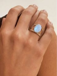 Les Favorites Srebrny pierścionek z kamieniem księżycowym rozmiar: 60. Niebieskie pierścionki Les Favorites, z kamieniem księżycowym, srebrne. Za 217.99 zł.