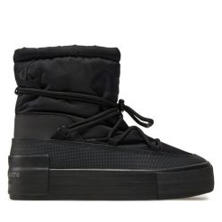 Botki Calvin Klein Jeans. Czarne botki Calvin Klein Jeans, bez wzorów, z jeansu, bez obcasa, na płaskiej podeszwie, bez zapięcia. Za 319.99 zł.