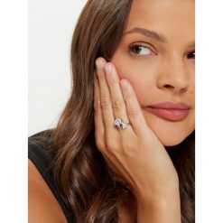 Pierścionek Guess. Szare pierścionki Guess, srebrne. Za 219.99 zł.