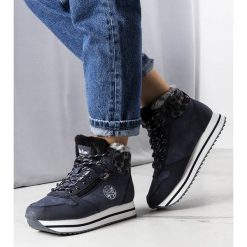 Granatowe botki LCJ-22-31-1450L Lee Cooper niebieskie. Niebieskie botki bez wzorów, ze skóry ekologicznej, klasyczne, bez obcasa, bez zapięcia. Za 231.37 zł.