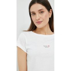 Sisley t-shirt bawełniany kolor biały. Białe t-shirty Sisley, bez wzorów, z bawełny, bez kołnierzyka, bez ramiączek. W wyprzedaży za 78.99 zł.
