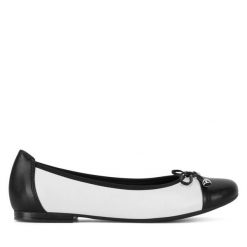 Baleriny Lasocki. Białe baleriny Lasocki, bez wzorów, bez obcasa, bez zapięcia. Za 149.99 zł.