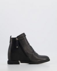 BOTKI NA KOTURNIE 3534 R001 BLACK. Czarne botki Venezia, bez wzorów, ze skóry, bez obcasa, na koturnie, bez zapięcia. Za 199.00 zł.