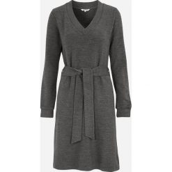Sukienka Valerie. Szare sukienki Happy Holly, bez wzorów, z dzianiny, bez kołnierzyka, bez ramiączek, mini. Za 229.00 zł.