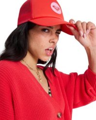 Czapka Trucker dla Kobiety BRIGHTER DAY Czerwony. Czerwone czapki z daszkiem Roxy, bez wzorów, z poliesteru. Za 119.99 zł.