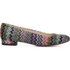 Balerinki na niskim obcasie - skóra naturalna - model 050 - kolor etno zygzak (37). Białe baleriny Zapato, bez wzorów, z nubiku, biznesowe, ze szpiczastym noskiem, bez obcasa, na koturnie, bez zapięcia. W wyprzedaży za 159.50 zł.