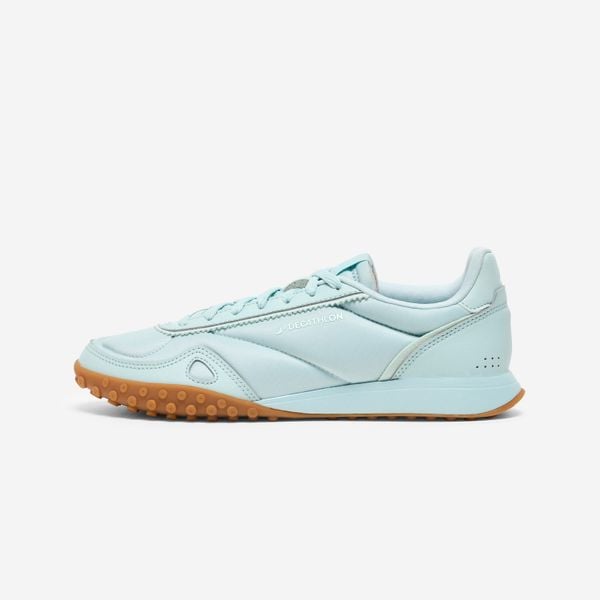 Buty sportowe damskie Decathlon RL70. Białe buty sportowe lifestyle Decathlon, bez wzorów, retro, bez zapięcia. Za 119.99 zł.