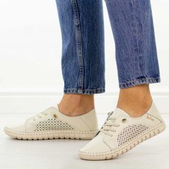 Beżowe ażurowe skórzane półbuty damskie Lee Cooper 4252. Brązowe półbuty wsuwane Lee Cooper, na jesień, w ażurowe wzory, z jeansu, casualowe, z okrągłym noskiem, bez obcasa, na płaskiej podeszwie. Za 219.00 zł.