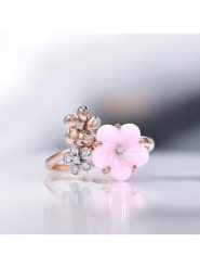 DIAMOND & CO Złoty pierścionek "Floraisons" z diamentami rozmiar: 52. Różowe pierścionki Diamond & Co, z diamentem, ceramiczne. Za 1,035.99 zł.