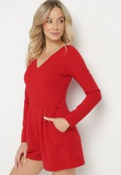 Czerwony Kombinezon z Wiskozą z Dekoltem w Serek i Zakładkami Adivina. Czerwone sukienki Born2be, na co dzień, l, bez wzorów, z wiskozy, eleganckie, bez kołnierzyka, bez ramiączek, mini, kopertowe. W wyprzedaży za 135.99 zł.