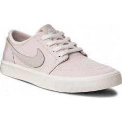 Buty NIKE - Sb Portmore II Slr C AH4616 001 Desert Sand/Desert Sand/Ivory. Buty treningowe marki KALENJI. W wyprzedaży za 239.00 zł.