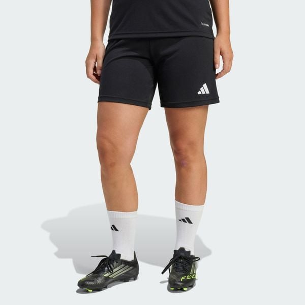 Szorty Entrada 26. Białe szorty sportowe adidas, z aplikacjami, z materiału, z standardowym stanem, na fitness i siłownię, climacool (adidas). Za 79.95 zł.