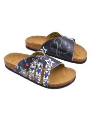 Calceo Klapki w kolorze czarnym ze wzorem rozmiar: 40. Czarne klapki Calceo, bez wzorów, z materiału, klasyczne, z otwartym noskiem, bez obcasa, bez zapięcia. Za 167.45 zł.